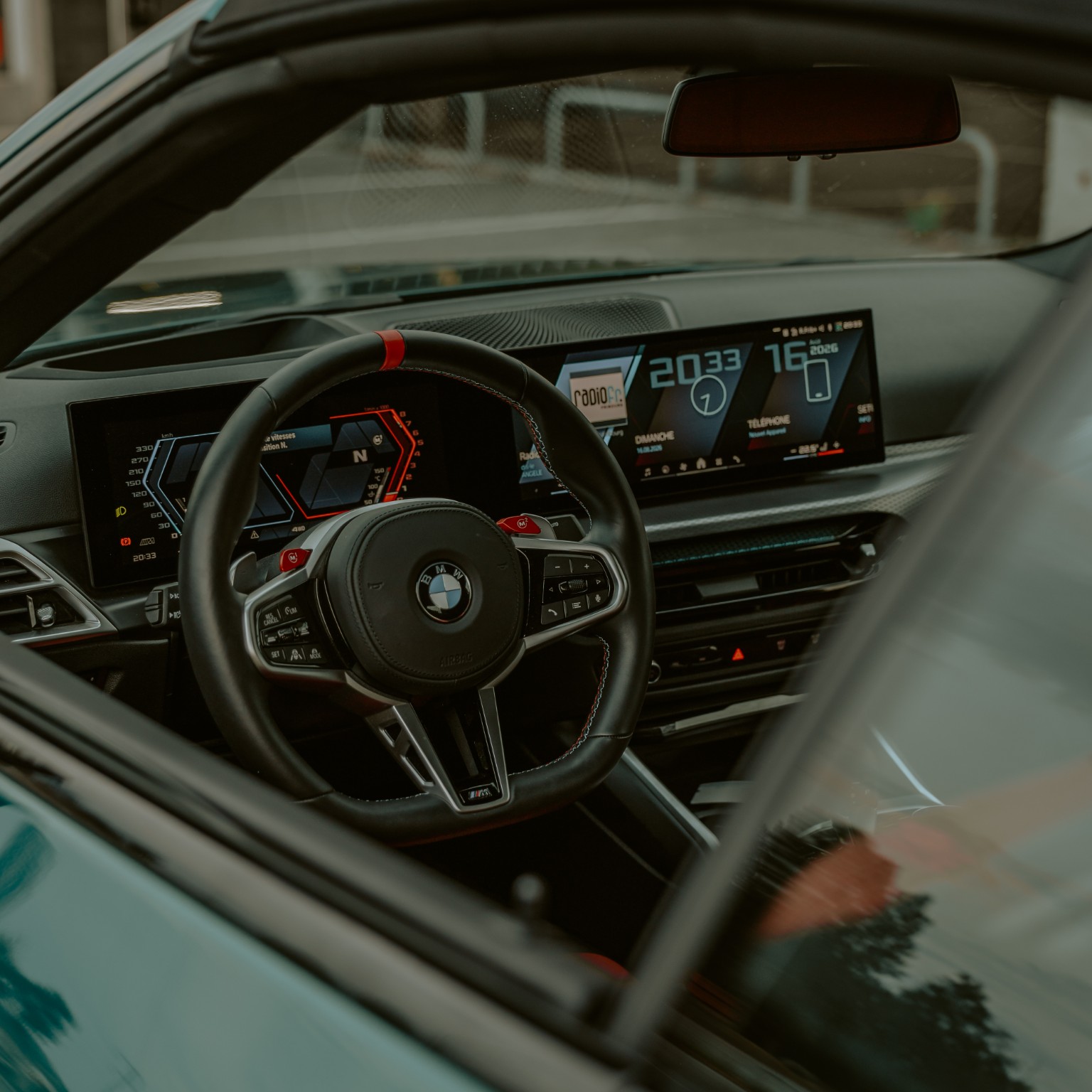 Habitacle et poste de conduite d’une BMW M4 Competition