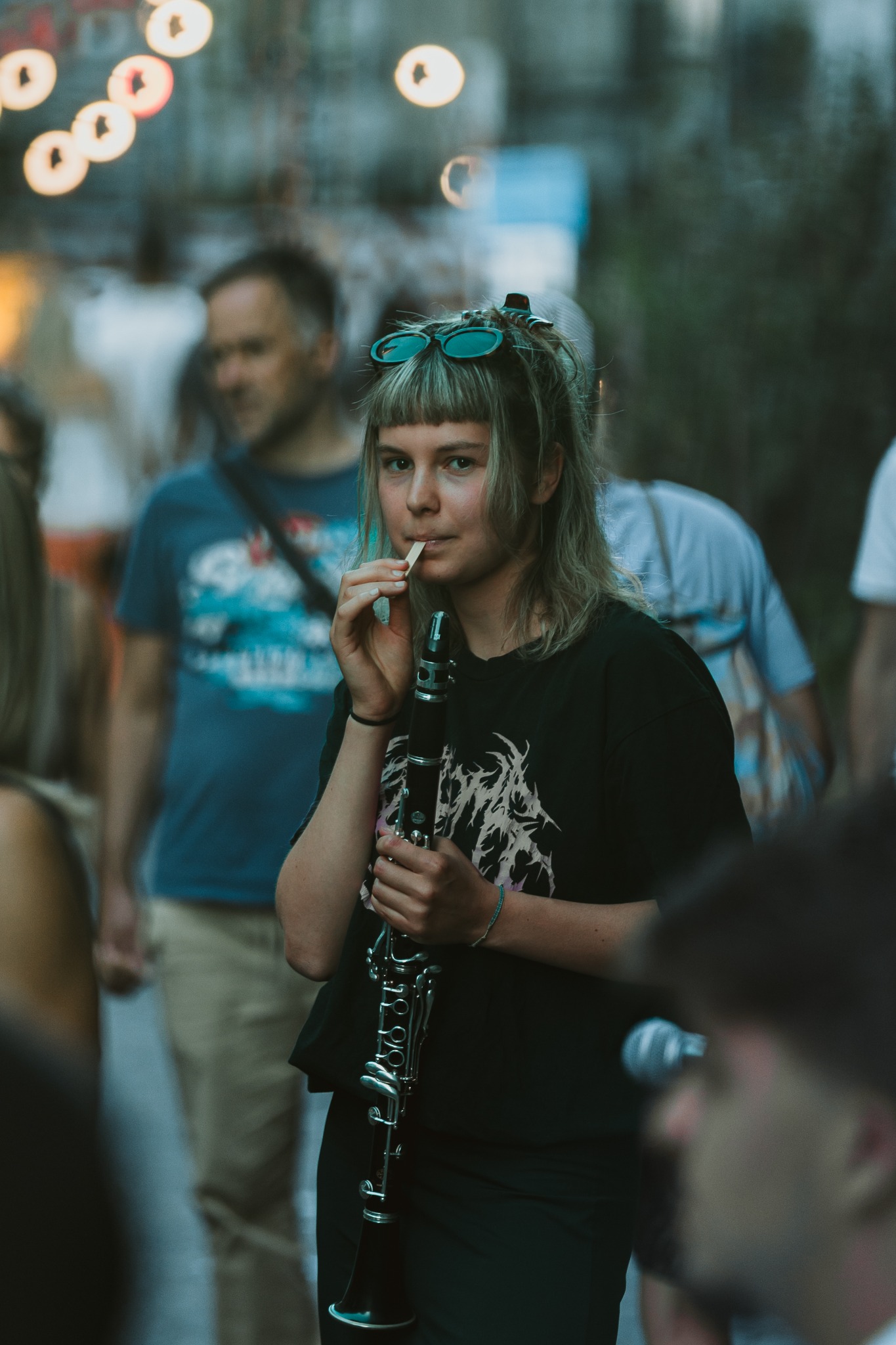 Clarinettiste dans la foule